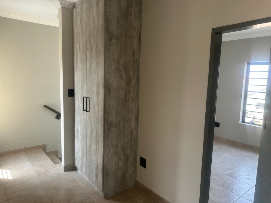 To Let 3 Bedroom Property for Rent in Waterval East North West